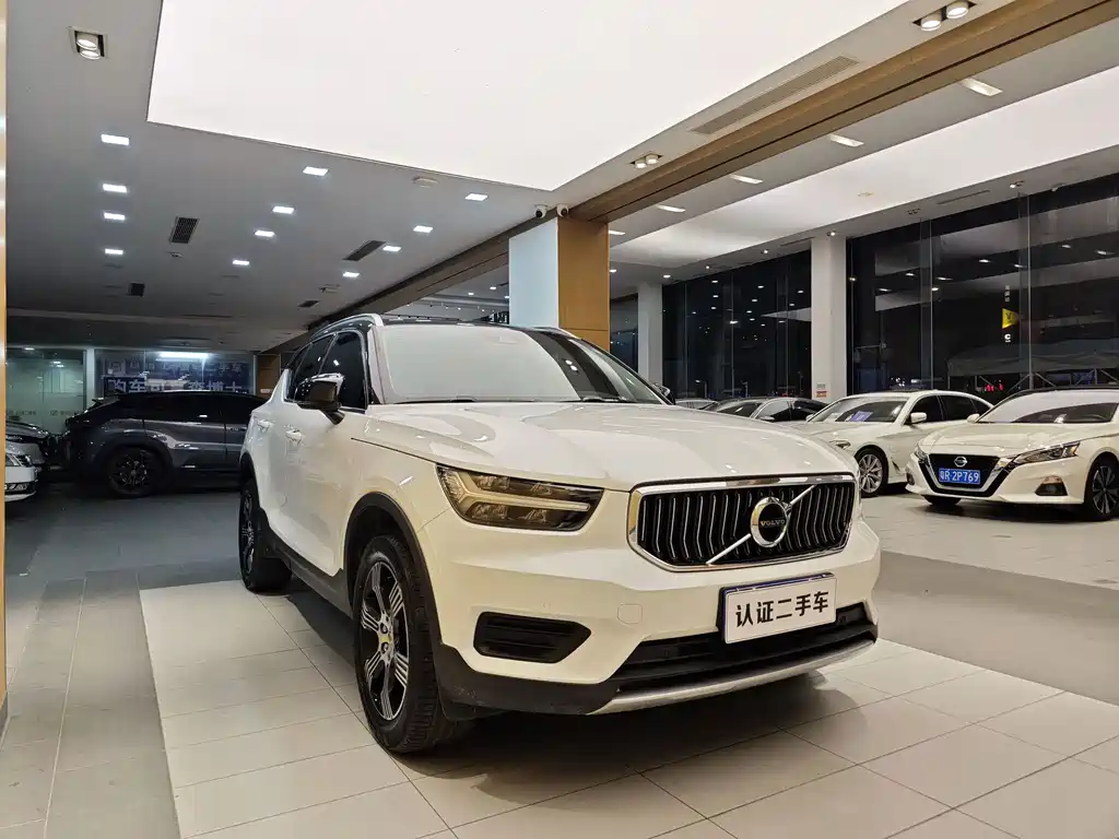 Volvo XC40 — фото 4