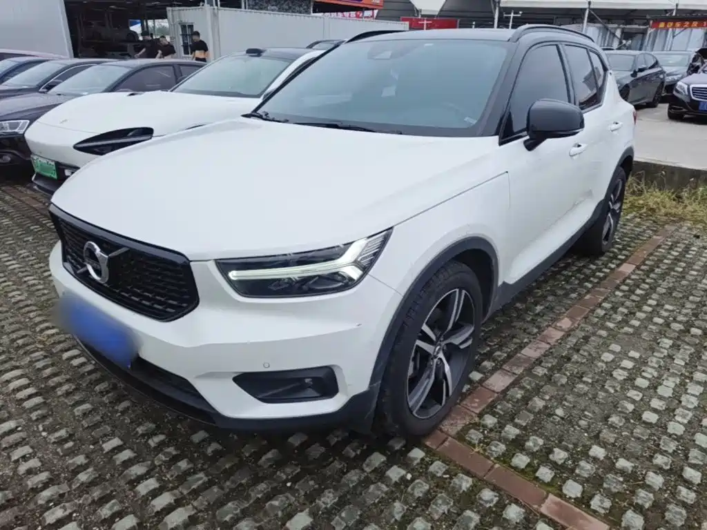 Volvo XC40 — фото 2