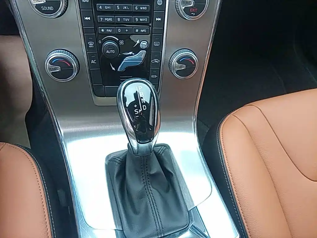 Volvo S60 — фото 14