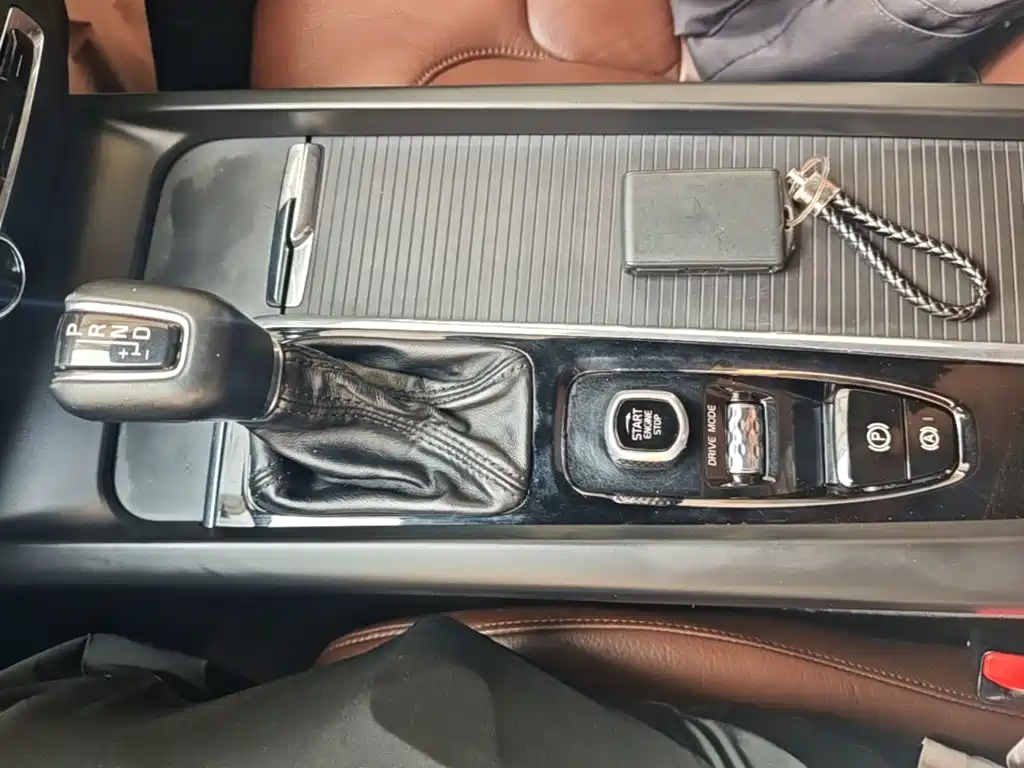 Volvo S60 — фото 14
