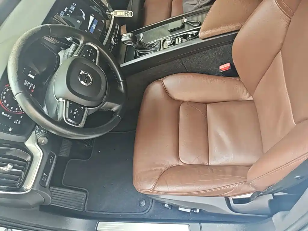Volvo S60 — фото 16