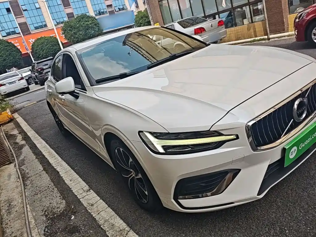 Volvo S60 — фото 4