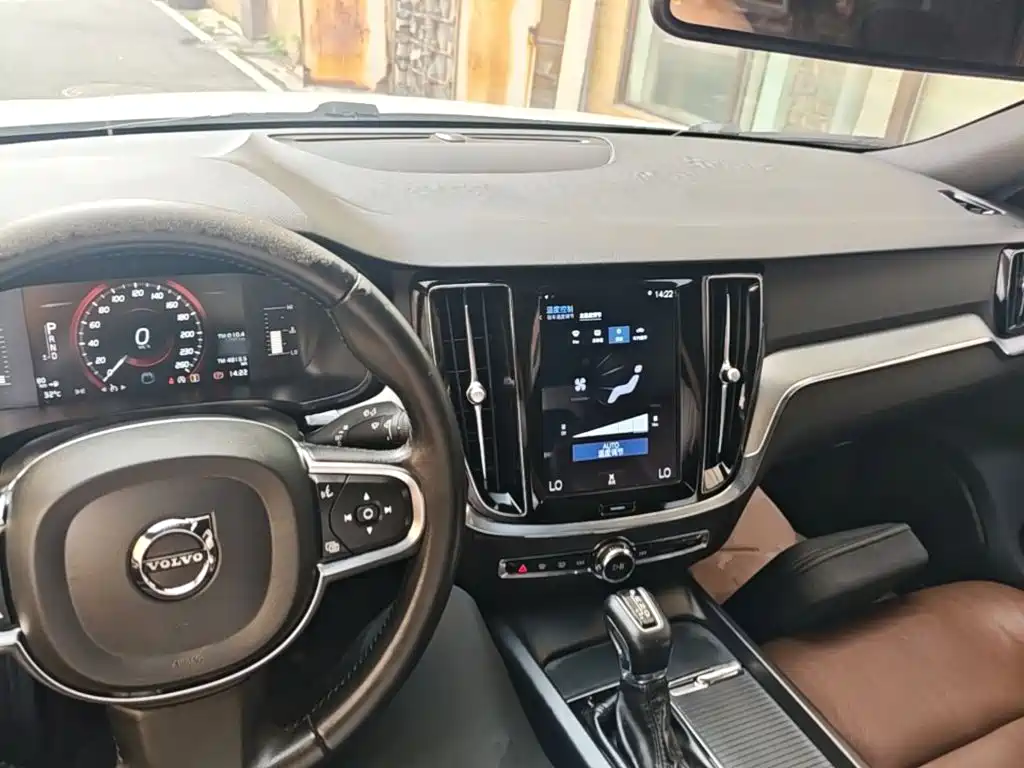 Volvo S60 — фото 10