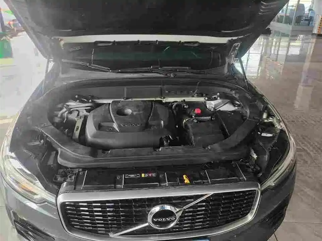 Volvo XC60 — фото 11