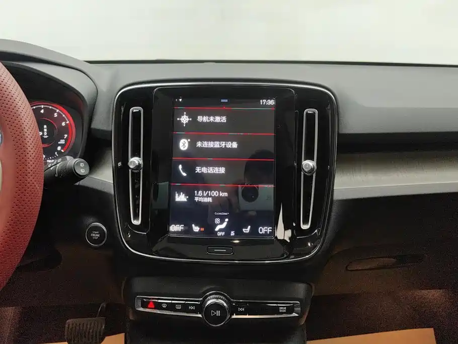 Volvo XC40 — фото 13