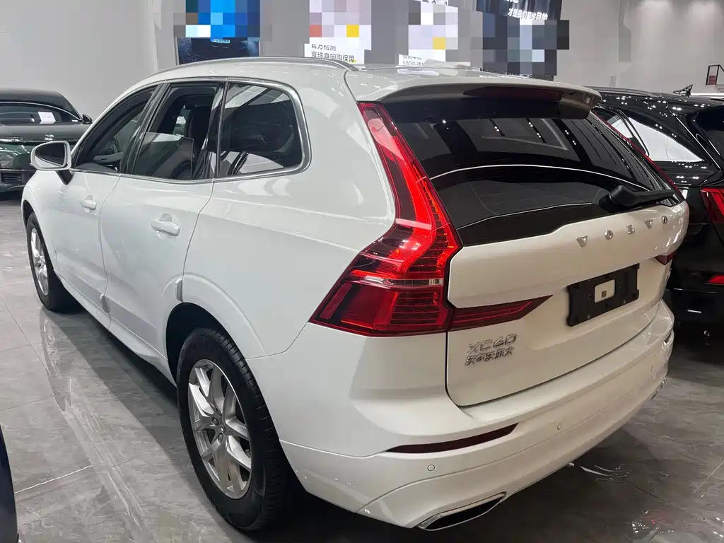 Volvo XC60 — фото 9