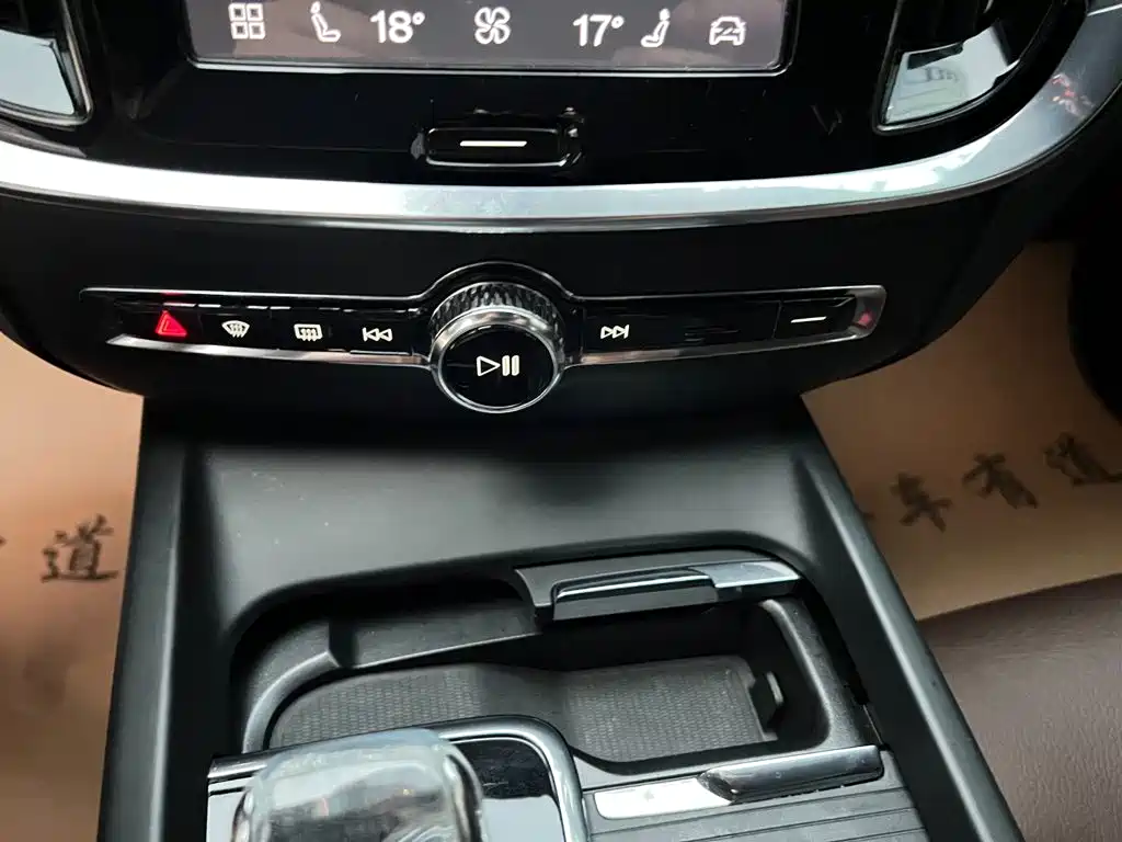 Volvo S60 — фото 11