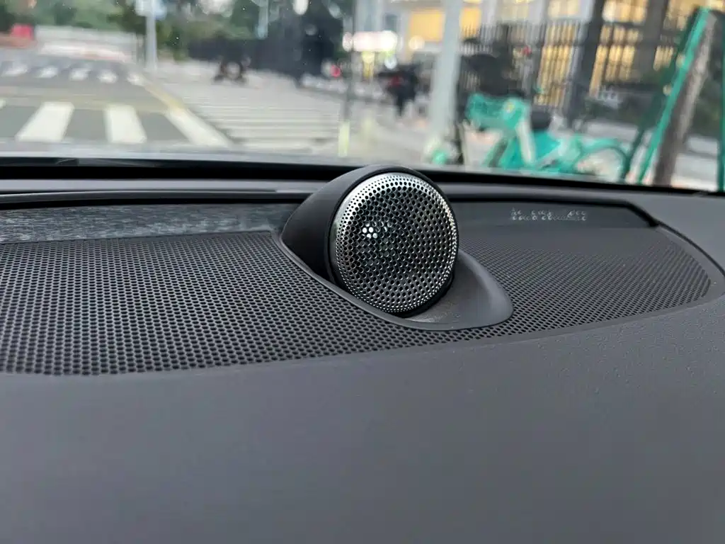 Volvo S60 — фото 13