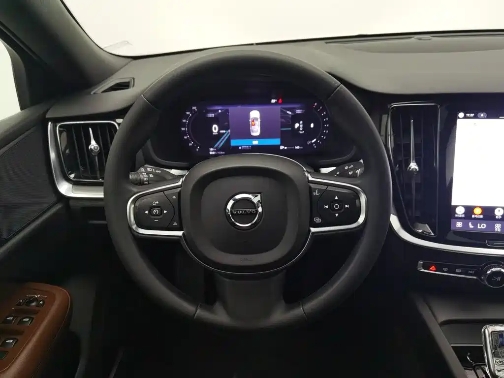 Volvo S60 — фото 11