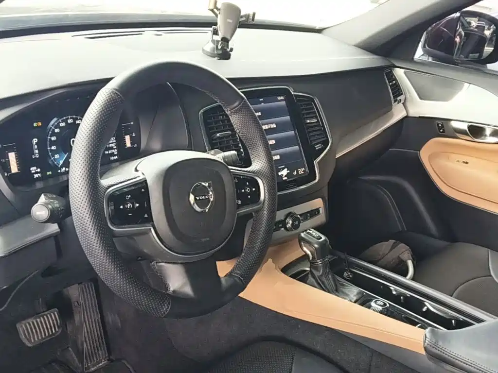 Volvo XC90 — фото 10