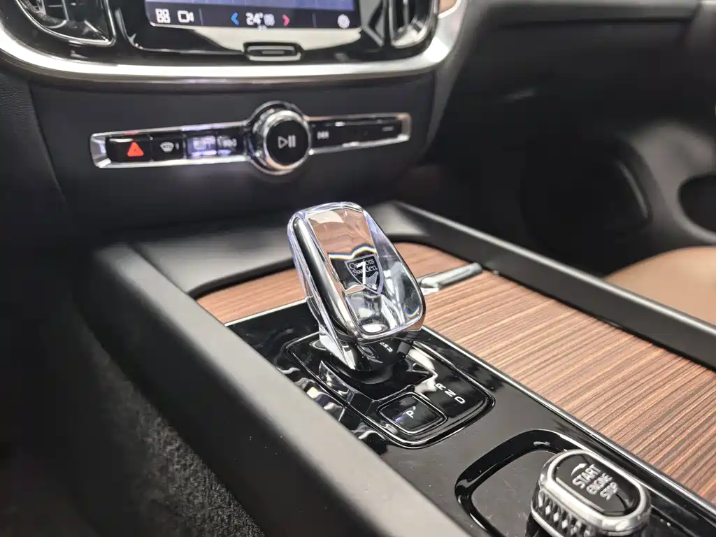 Volvo S60 — фото 11