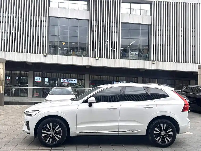 Volvo XC60 — фото 6