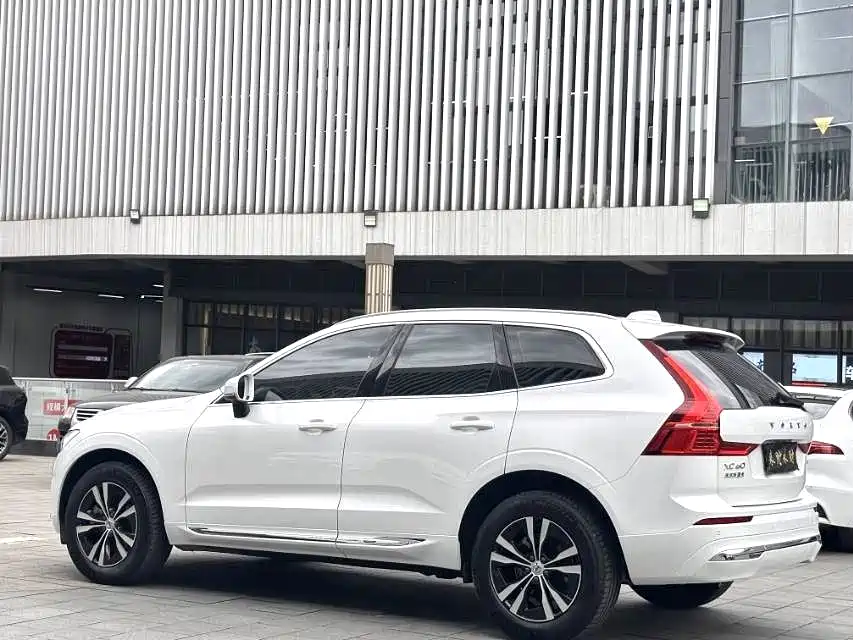 Volvo XC60 — фото 7