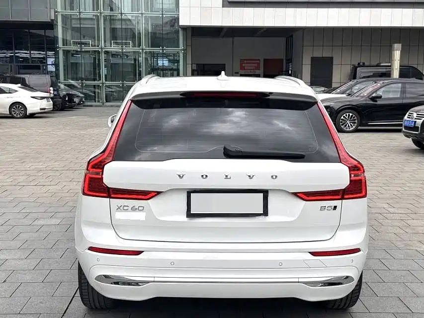Volvo XC60 — фото 8