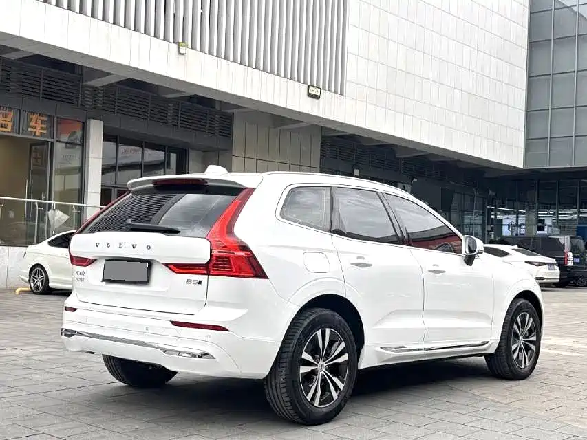 Volvo XC60 — фото 9