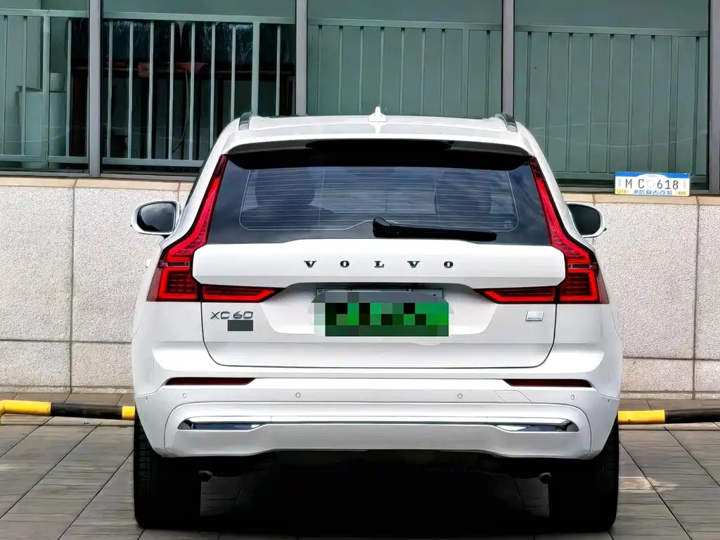 Volvo XC60 PHEV — фото 17
