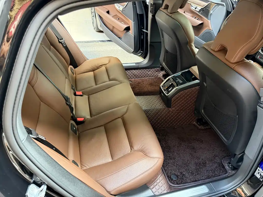 Volvo S90 — фото 23