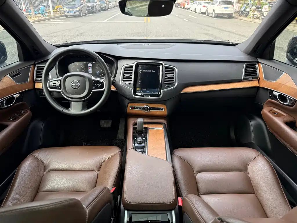 Volvo XC90 — фото 13
