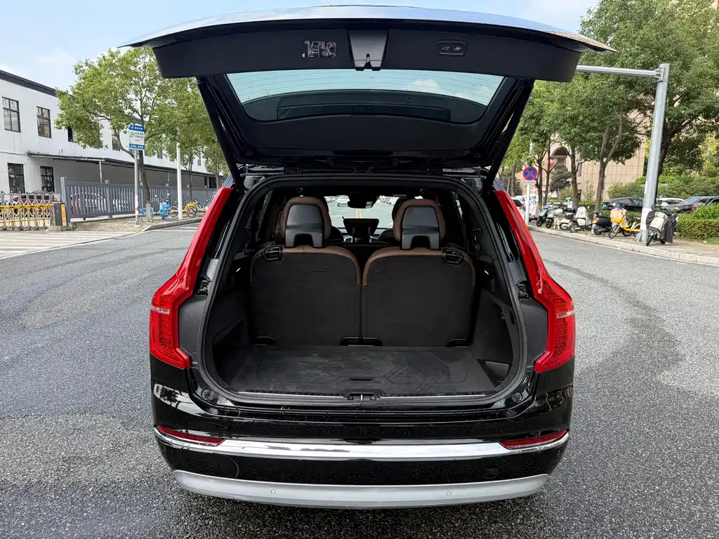 Volvo XC90 — фото 17