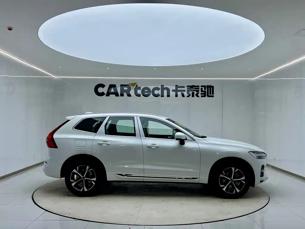 Volvo XC60 — фото 6