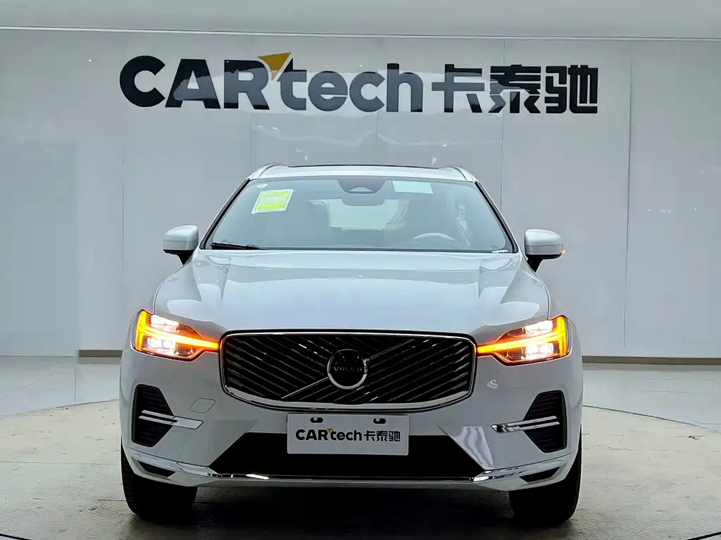 Volvo XC60 — фото 9
