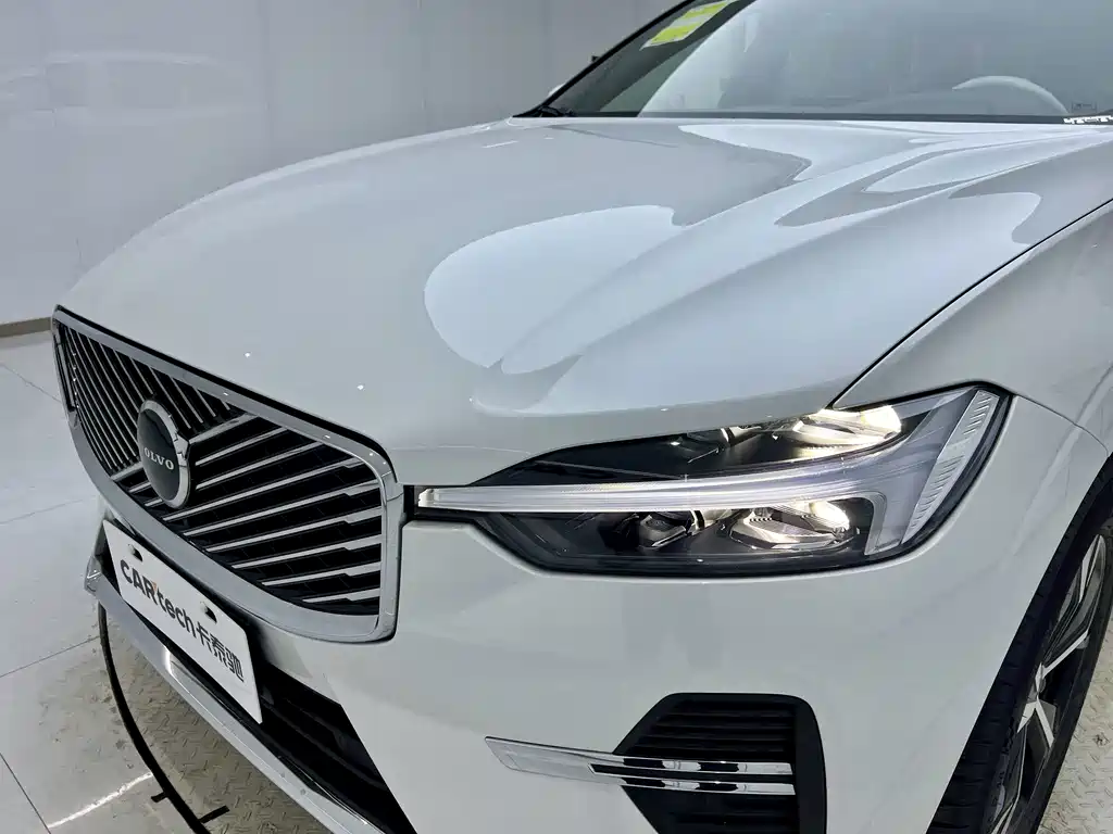 Volvo XC60 — фото 10