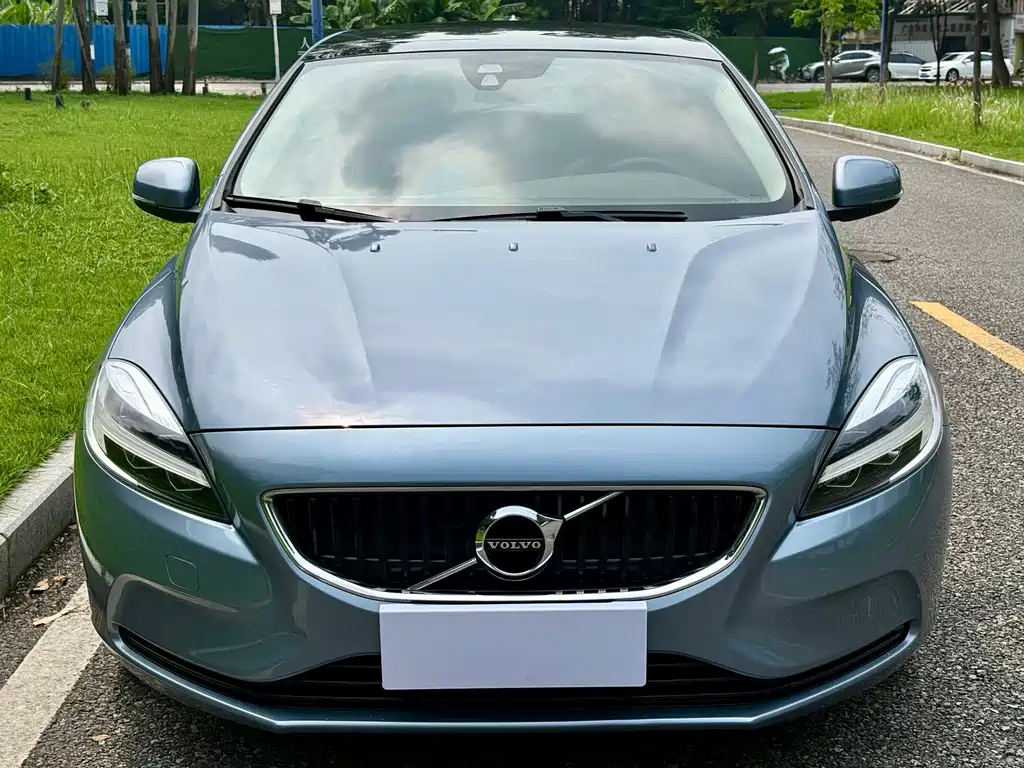 Volvo V40 — фото 15