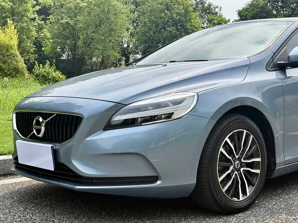 Volvo V40 — фото 17