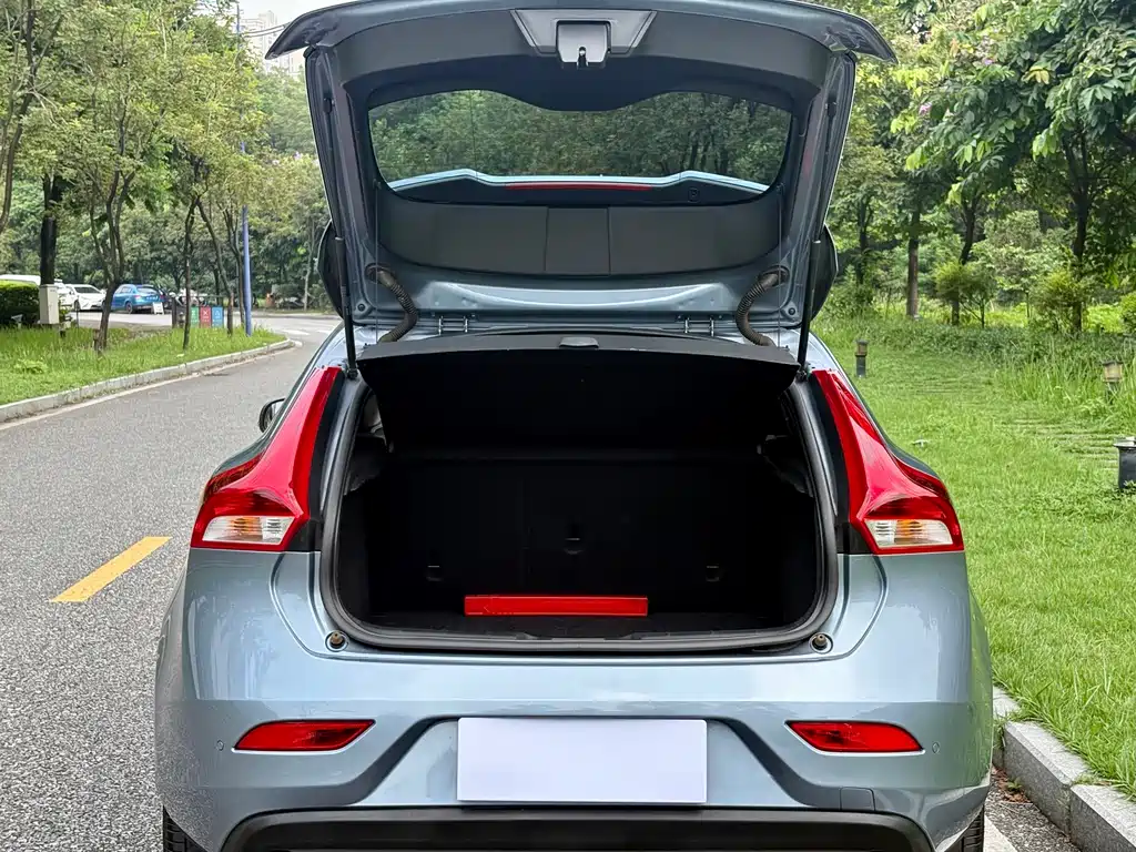 Volvo V40 — фото 18