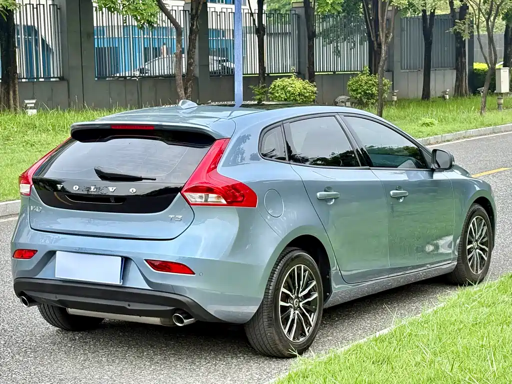 Volvo V40 — фото 6