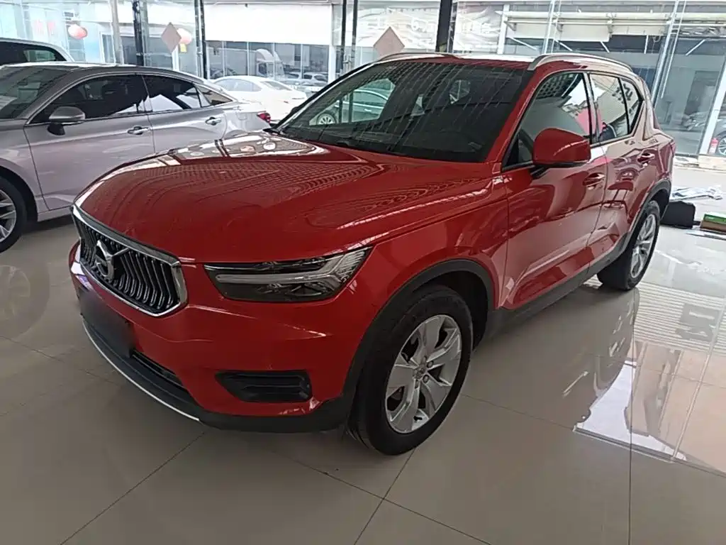 Volvo XC40 — фото 2