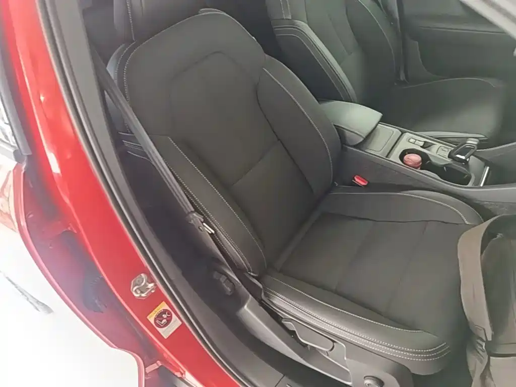 Volvo XC40 — фото 25