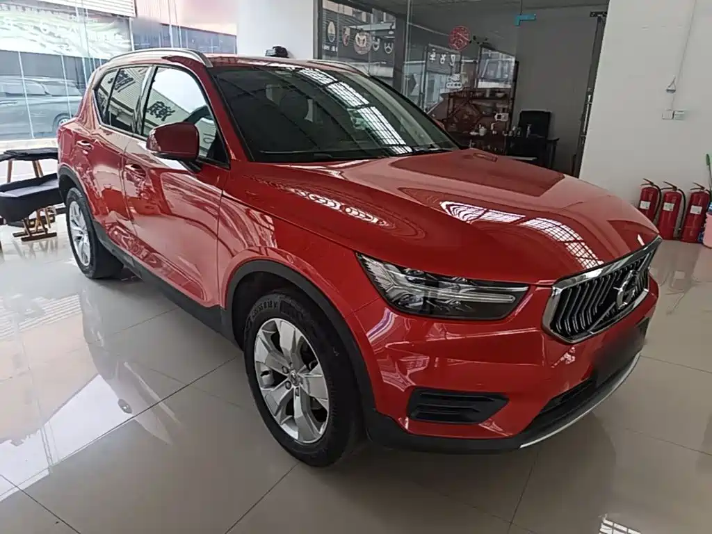 Volvo XC40 — фото 4