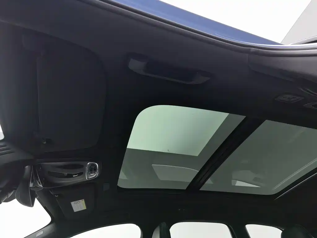Volvo XC60 — фото 14