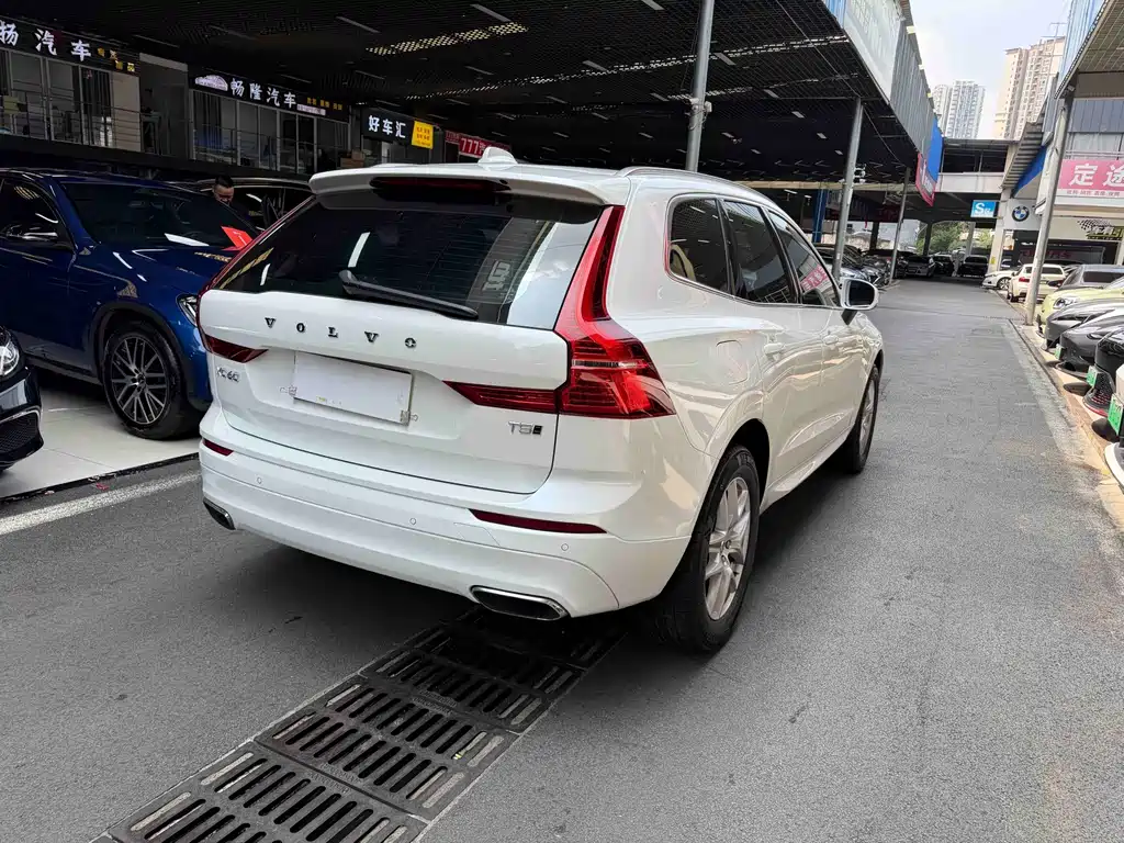 Volvo XC60 — фото 6