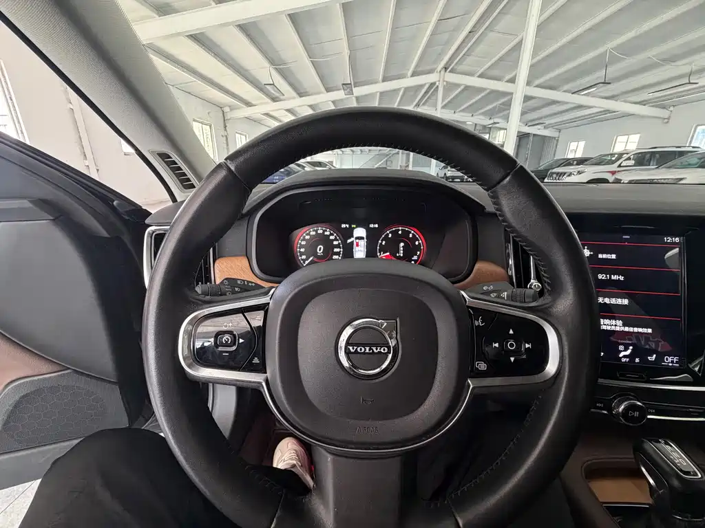 Volvo S90 — фото 10