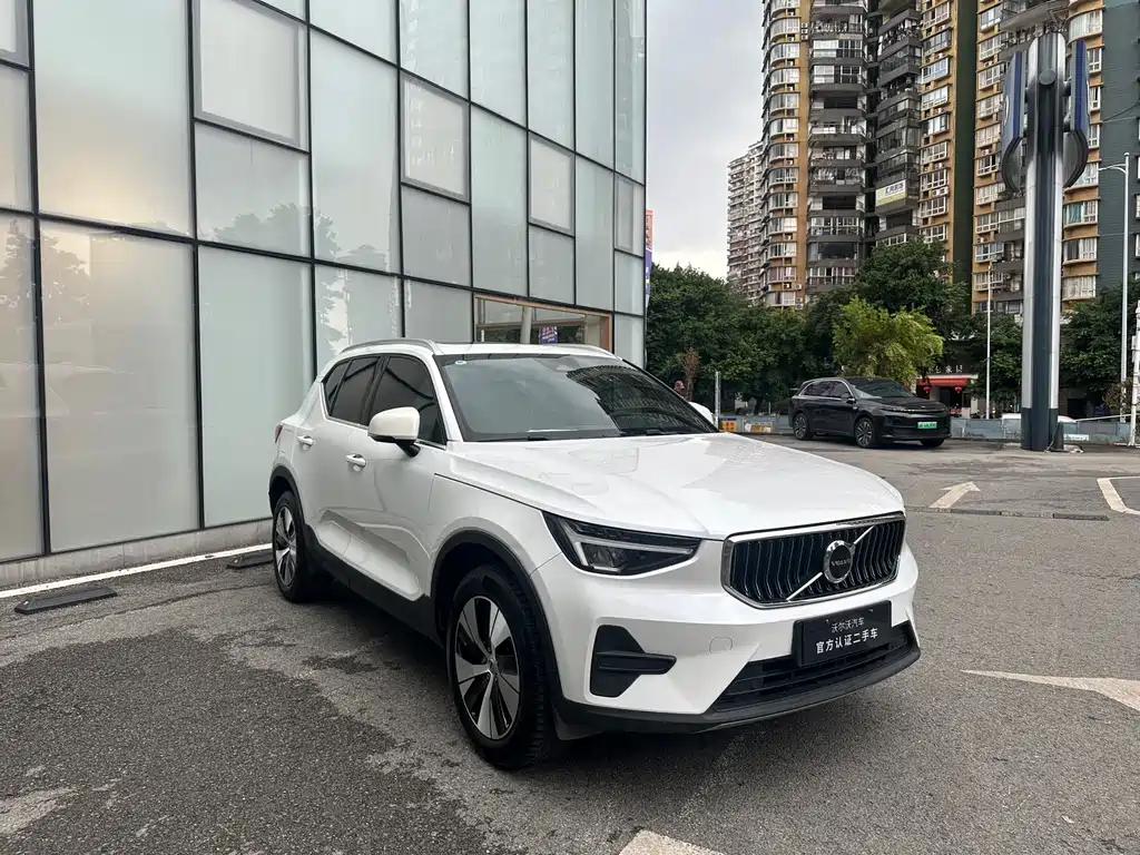 Volvo XC40 — фото 3