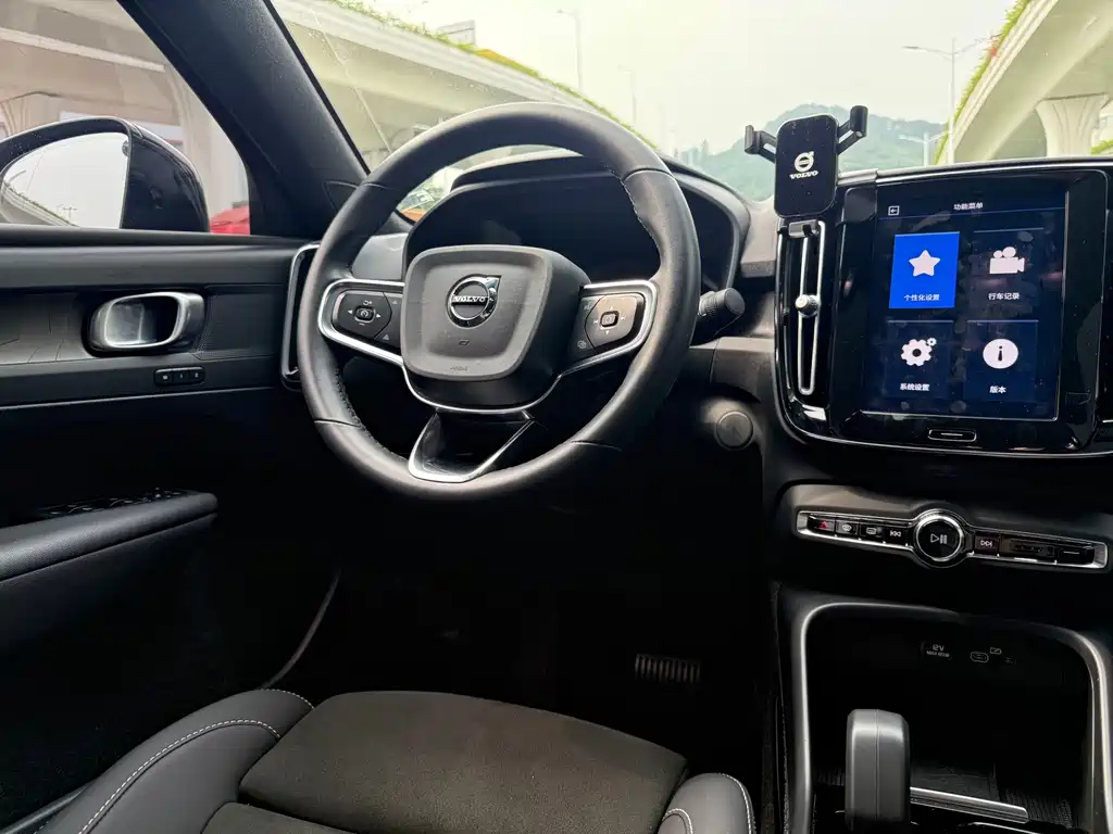 Volvo C40 — фото 15