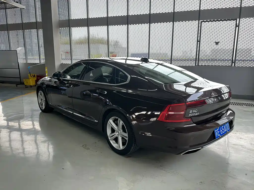 Volvo S90 — фото 5