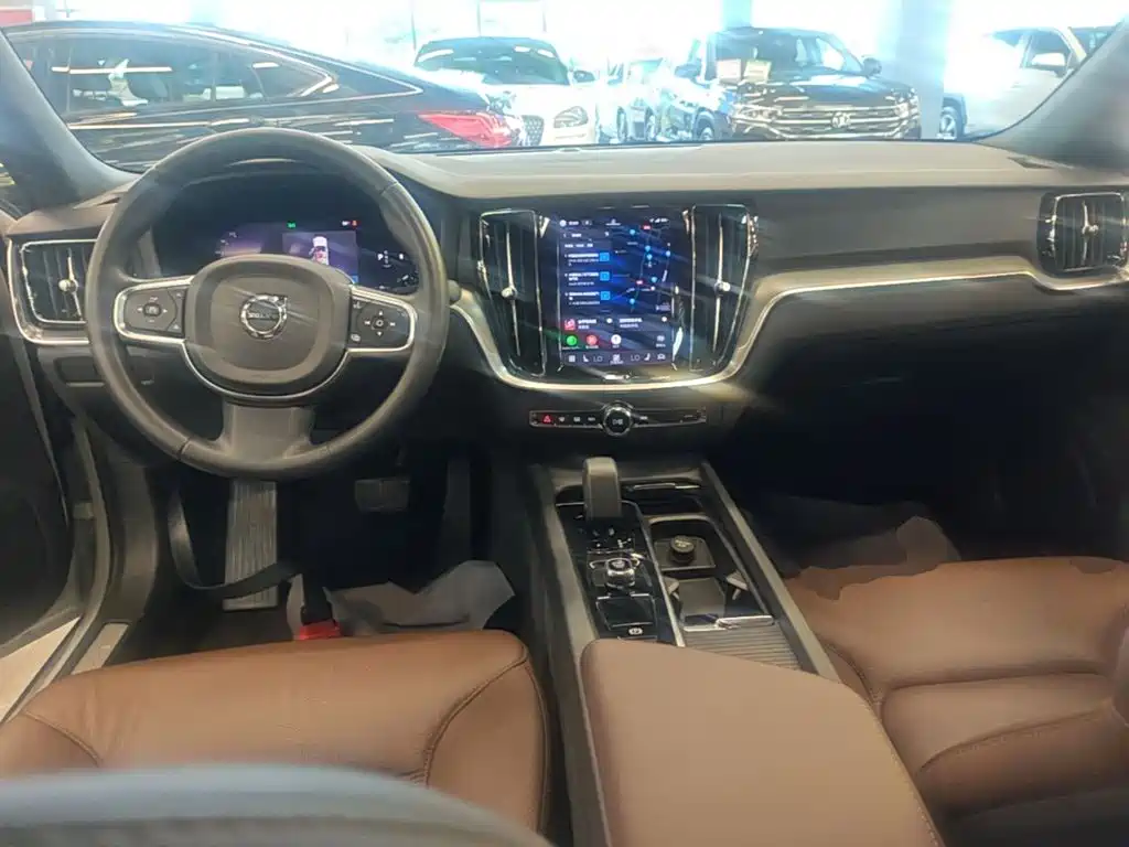 Volvo S60 — фото 10