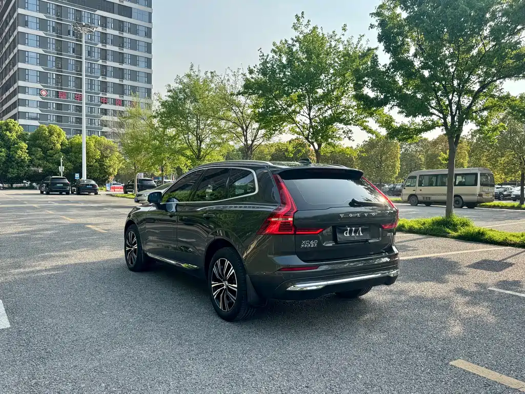 Volvo XC60 — фото 8