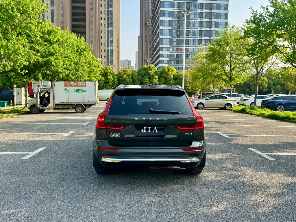 Volvo XC60 — фото 9