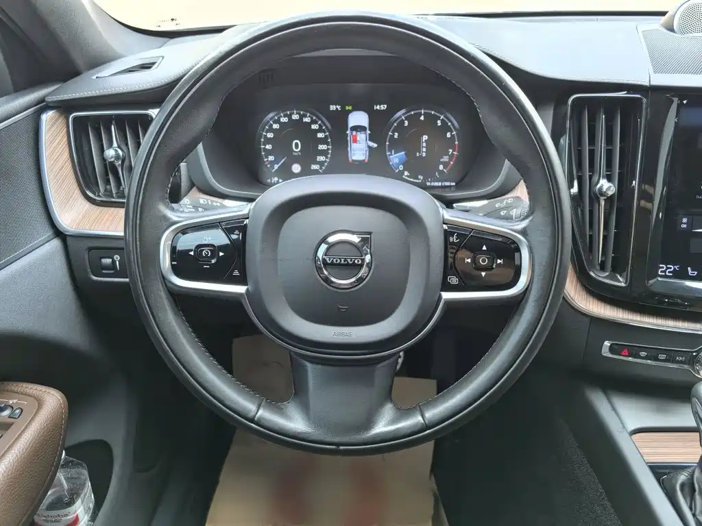 Volvo XC60 — фото 3