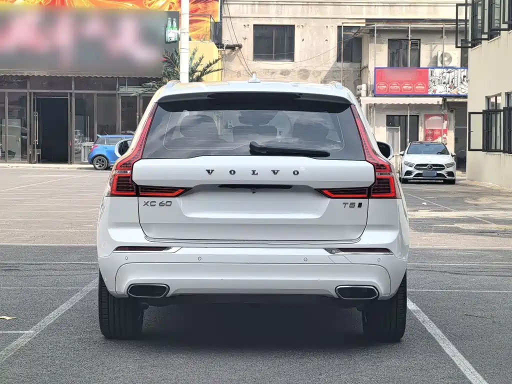 Volvo XC60 — фото 23