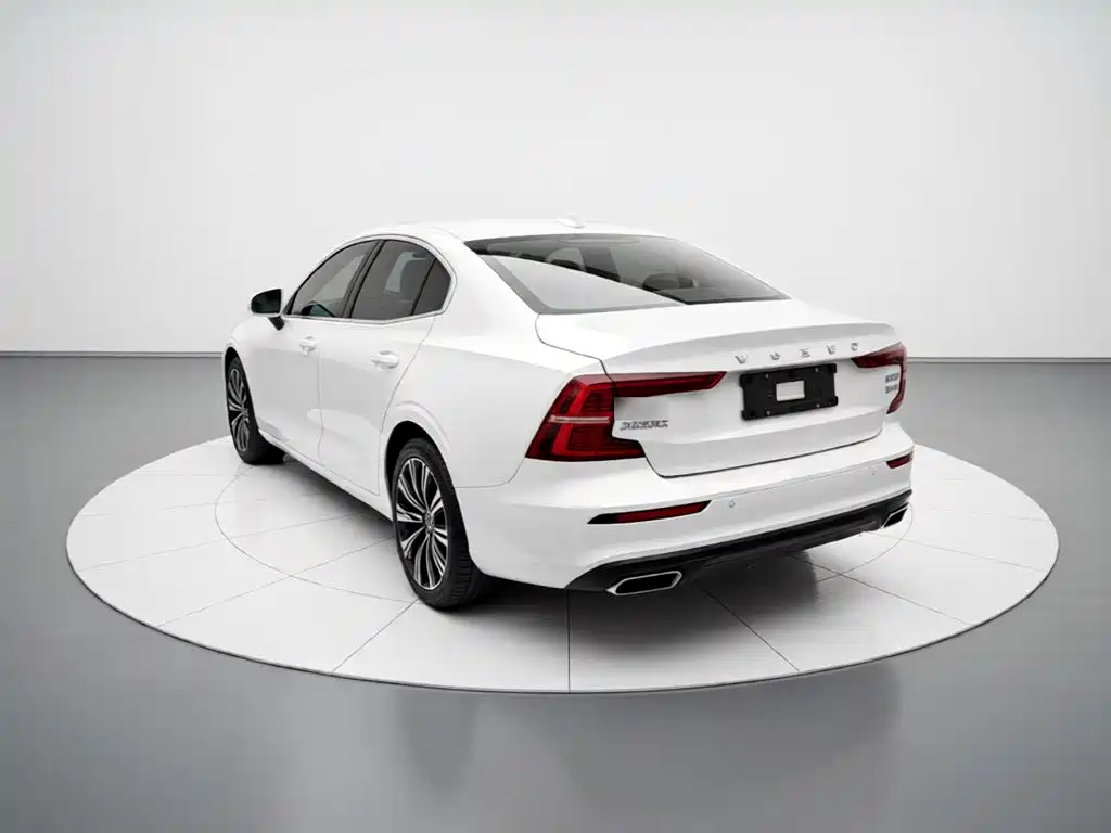 Volvo S60 — фото 7