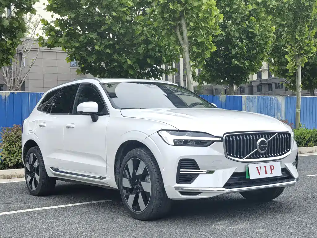 Volvo XC60 PHEV — фото 3