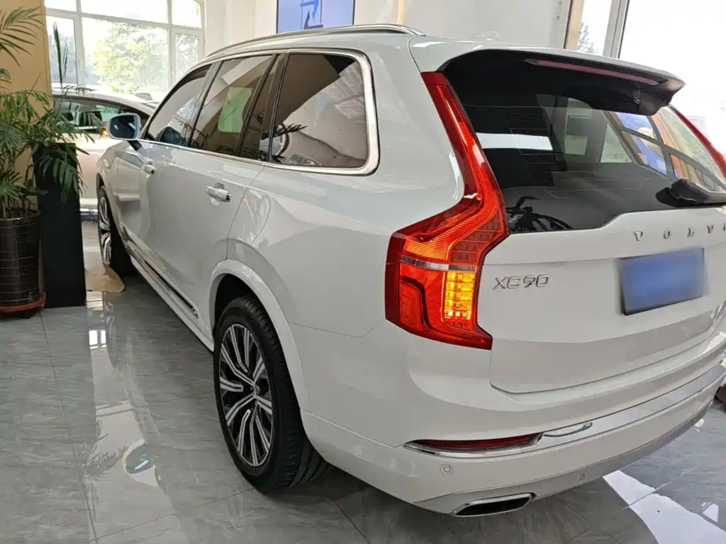 Volvo XC90 — фото 5
