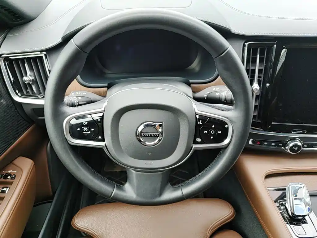 Volvo S90 — фото 15