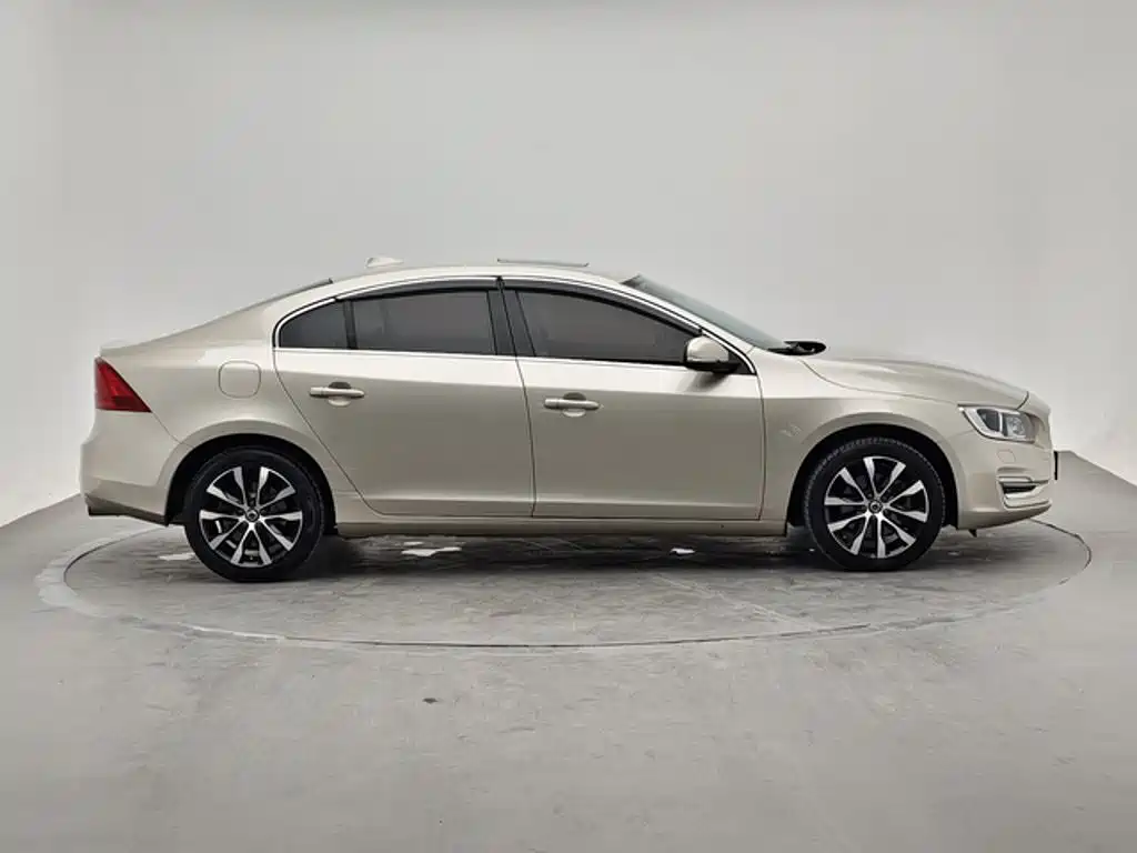 Volvo S60 — фото 4