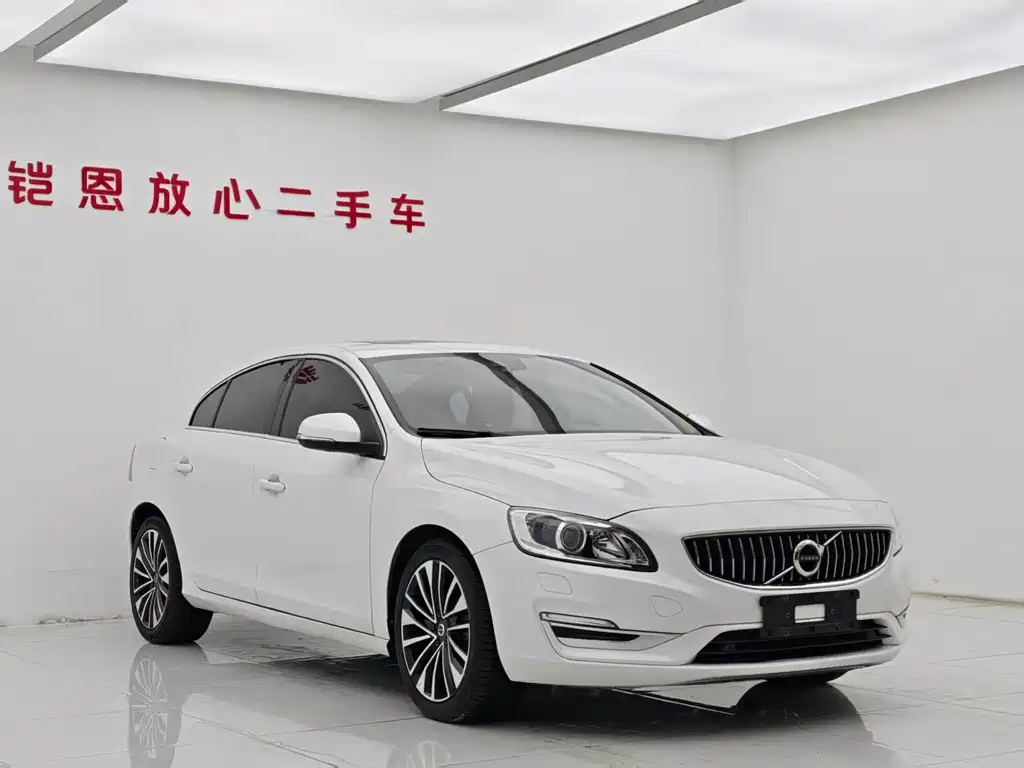 Volvo S60 — фото 3